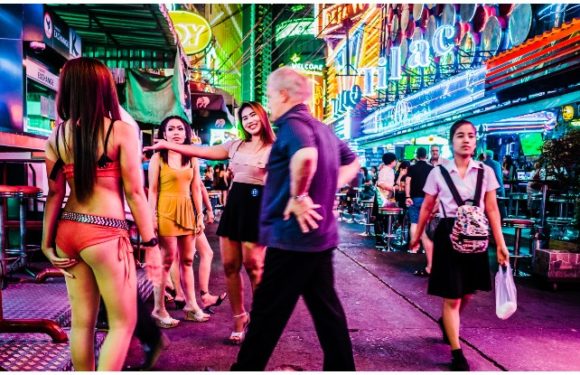 Bangkok Travel Guide: यहां की जान हैं Night Life, पूरी जानकारी