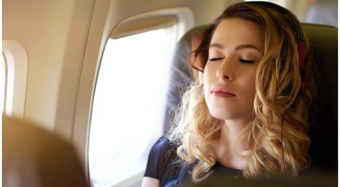 Air Travel Tips: एयरोप्लेन में इन 7 गलतियों की चुकानी पड़ती है भारी कीमत