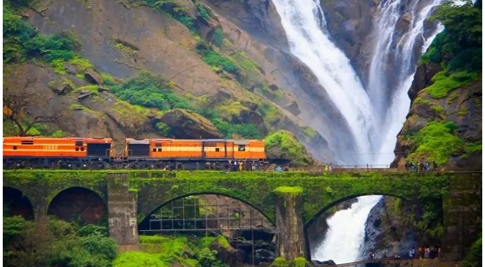 Dudhsagar Water Falls: कुदरत के इस नगीने को देखने कैसे जाएं