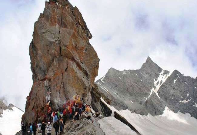 Traveling to Shrikhand Mahadev at an altitude of 1850 feet from Kullu district is no less than a test.