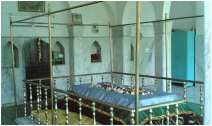 Visit These 5 Popular Dargahs In Delhi For A Dose Of Culture & Peace