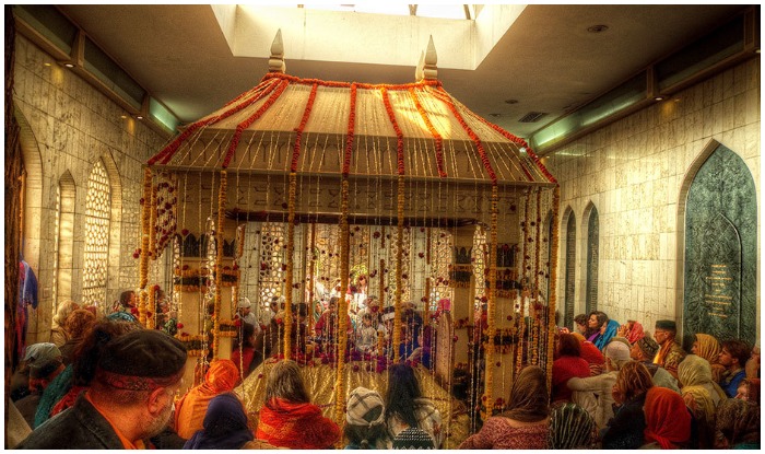 Visit These 5 Popular Dargahs In Delhi For A Dose Of Culture & Peace