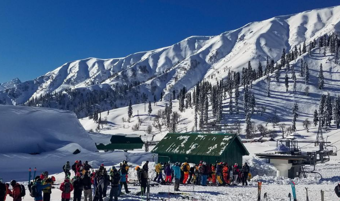 Gulmarg Tour Guide : Best 10 Places to visit here - Travel Junoon