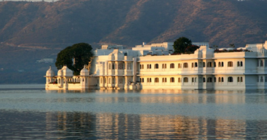 Pichola Lake is beautiful in udaipur