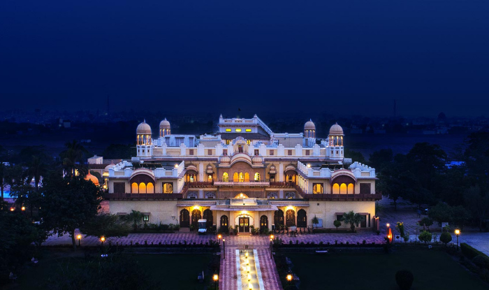 This palace of India is 4 times bigger than the royal Buckingham Palace of London, see it