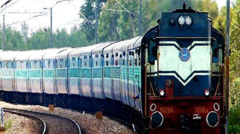 Indian Railways: Traveling in Northern Railway trains, read here - List of delayed trains