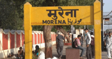 Morena Tour Blog के इस हिस्से में मैं आपको दिल्ली से मुरैना तक की यात्रा और मुश्किलों के बाद वहां मिली एक धर्मशाला का किस्सा बताउंगा